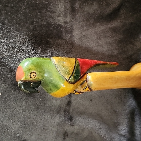 Vintage hand carved and painted wooden parrot figurines souvenir folk art macaw - Picture 3 of 10